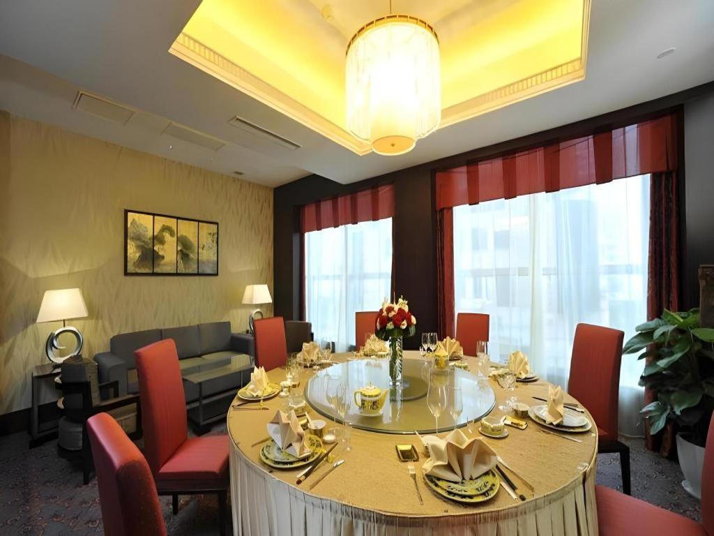 שנגחאי Grand Soluxe Zhongyou Hotel מראה חיצוני תמונה