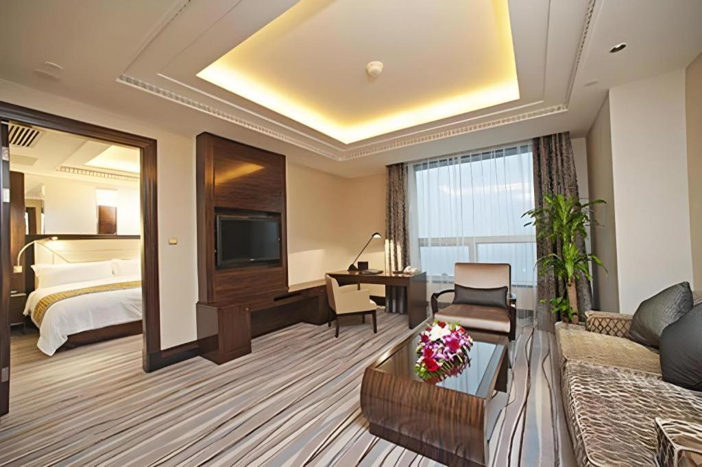 שנגחאי Grand Soluxe Zhongyou Hotel מראה חיצוני תמונה