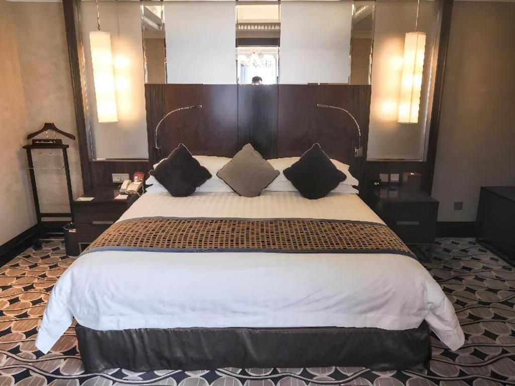 שנגחאי Grand Soluxe Zhongyou Hotel מראה חיצוני תמונה