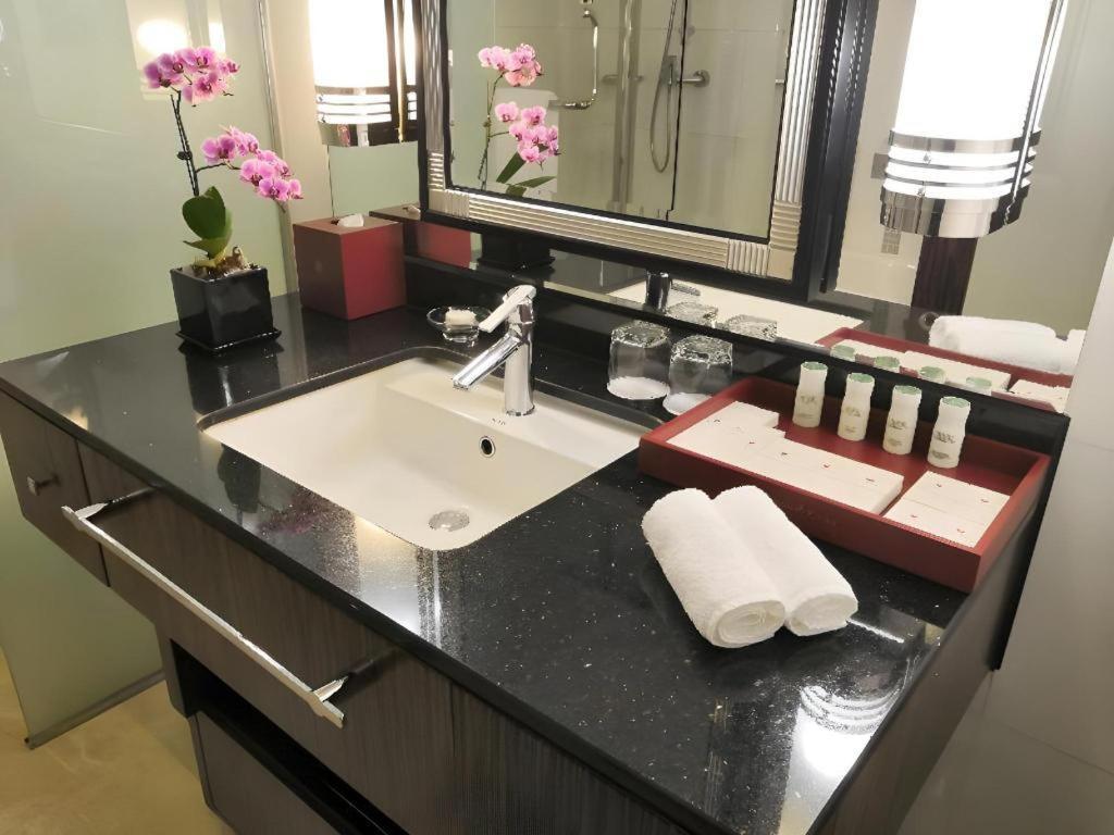 שנגחאי Grand Soluxe Zhongyou Hotel מראה חיצוני תמונה